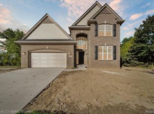 29136 Heritage Pkwy, Warren, MI 48092