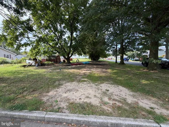 52 Miramar Dr, Pennsville, NJ 08070