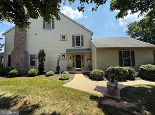 1290 Crestview Dr, Denver, PA 17517