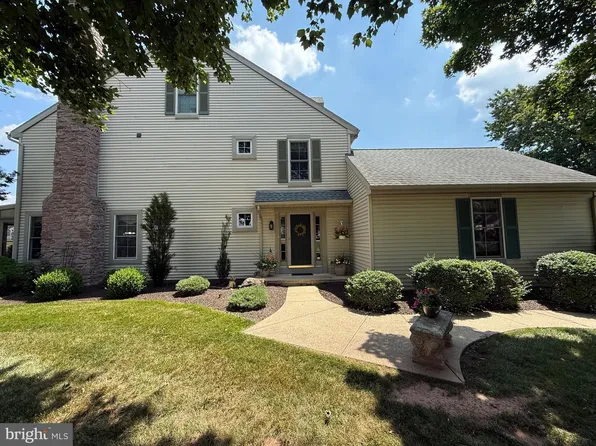 1290 Crestview Dr, Denver, PA 17517