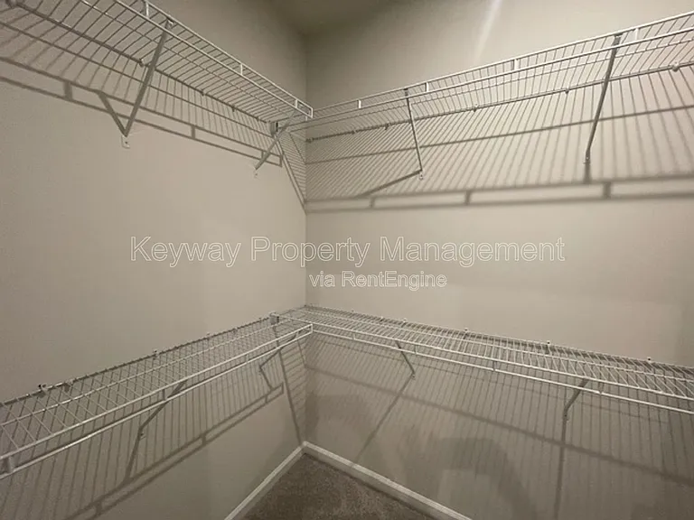 810 Manitou Cir — Photo 9