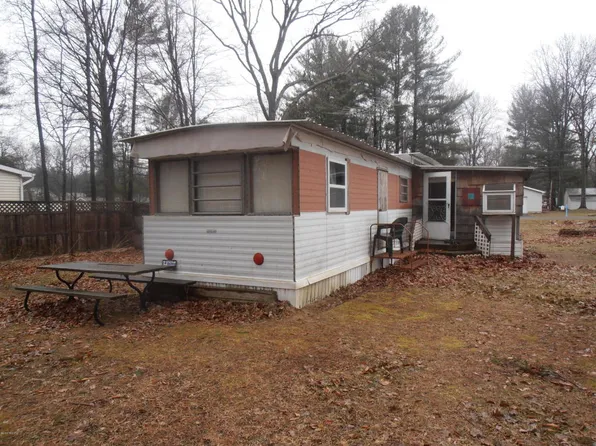 8297 W Whipperwill Ln, Mears, MI 49436