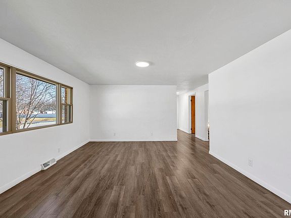 4th image of 1130 34th Avenue Ct