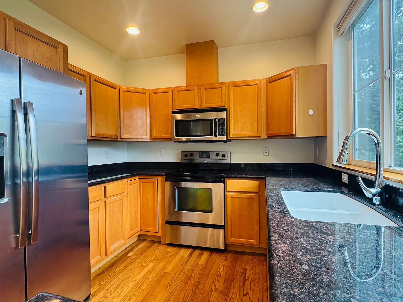 3 bed, 2.5 bath, 1825 sqft, $3,100 — Photo 4