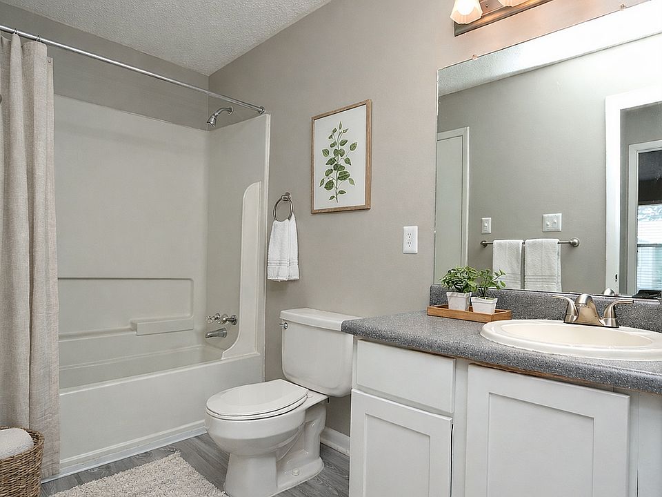 Overlook Gardens Bathroom Staged