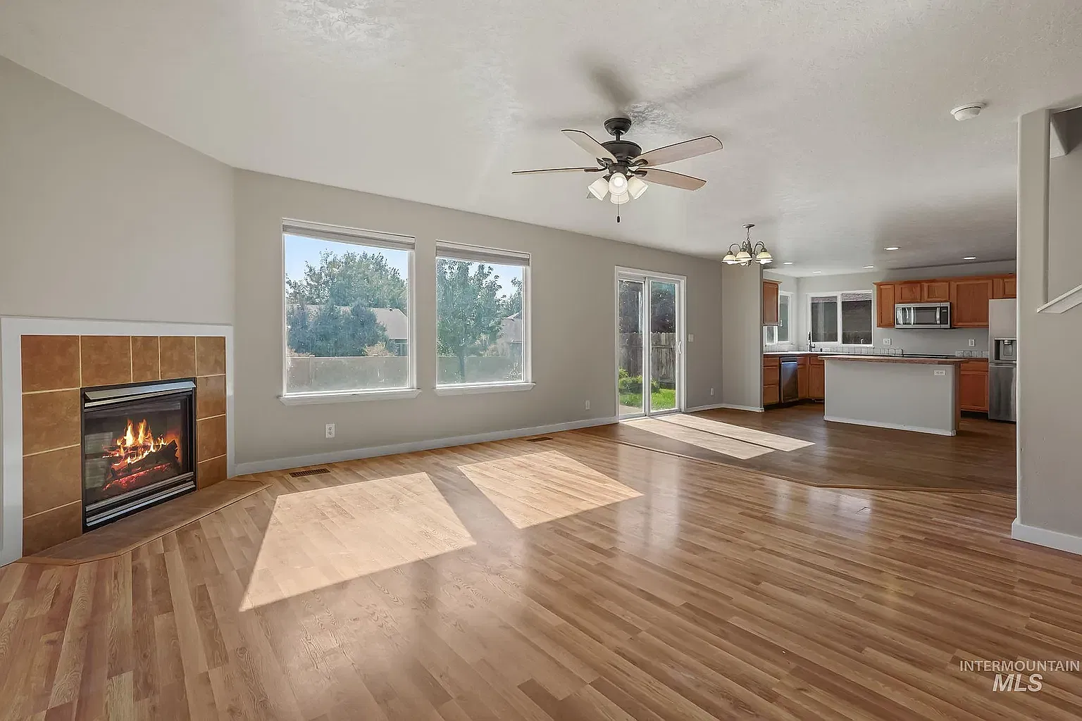 4 bed, 2054 sqft, $2,500 — Photo 2