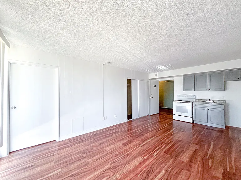 Riverbrook Apartment — Photo 17
