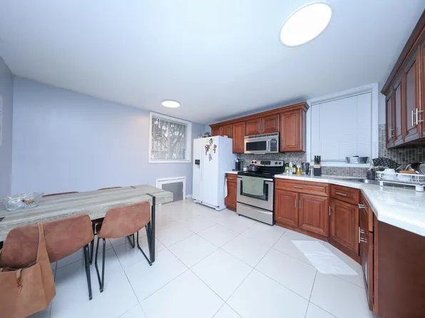 1711 Gerritsen Avenue image 21 of 41