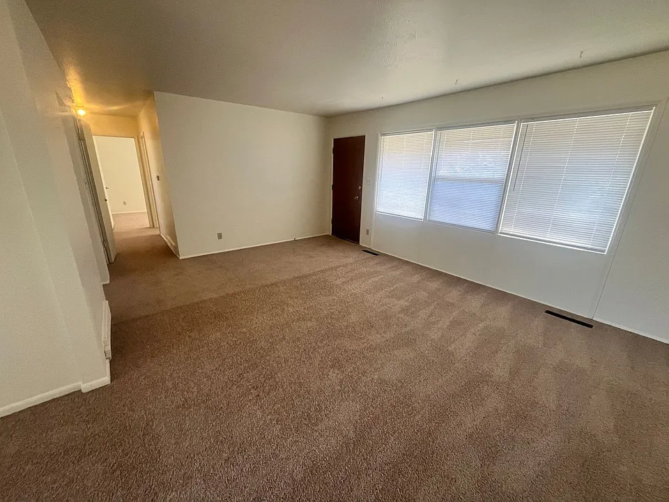 1702 Holmes Dr