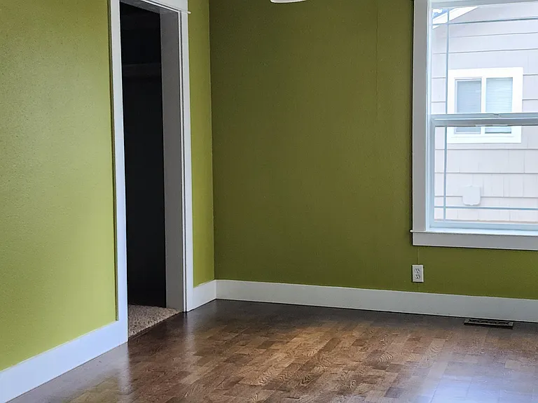422 S 1st St — Photo 5