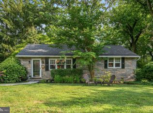 2 Hickory Ln, Wallingford, PA 19086