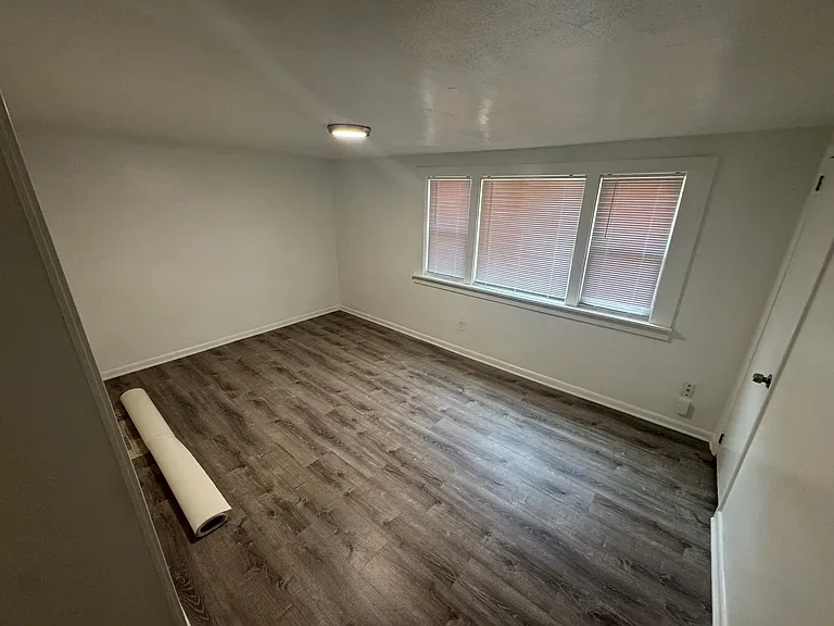 100B W Cummings Ave #B — Photo 2
