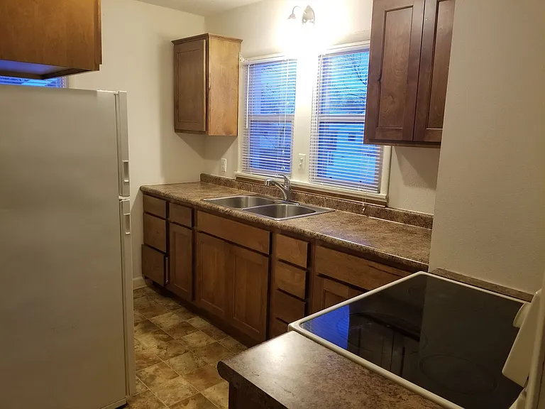 1516 Irvine Ave NW — Photo 2