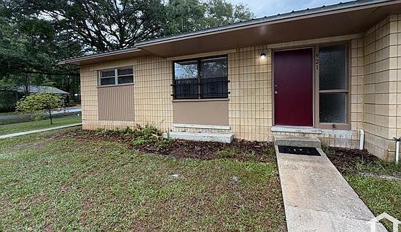 2nd image of 921 NW 40th Ave