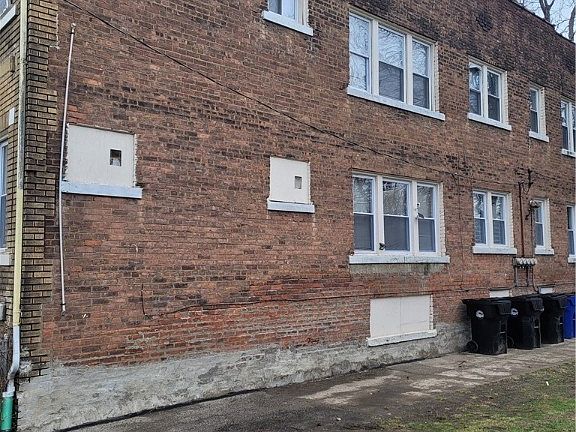 2nd image of 10623 Massie Ave