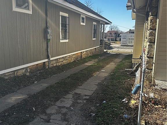 2nd image of 3909 Bellefontaine Ave