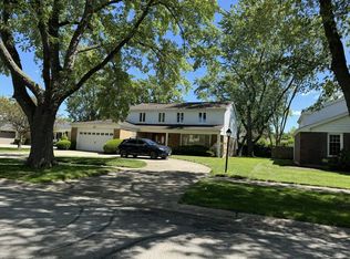 3215 Maple Leaf Dr, Glenview, IL