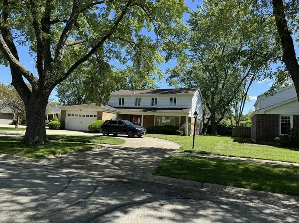 3215 Maple Leaf Dr, Glenview, IL 60026