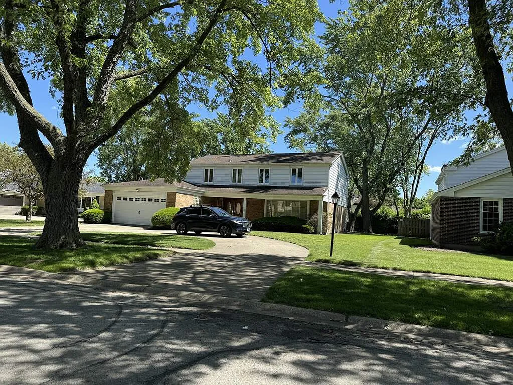 3215 Maple Leaf Dr photo 1