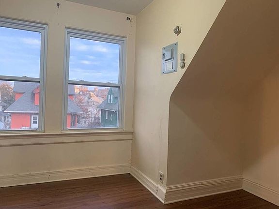 5th image of 336 E 16th St #3A