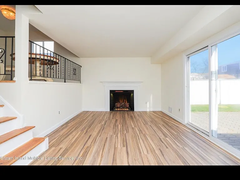 356 Gurley Ave — Photo 4