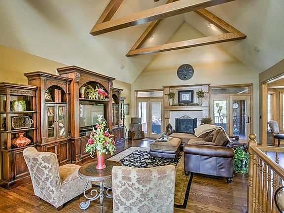 Great Room w/ vaulted ceilings