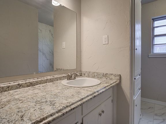 5th image of 418 North Dr