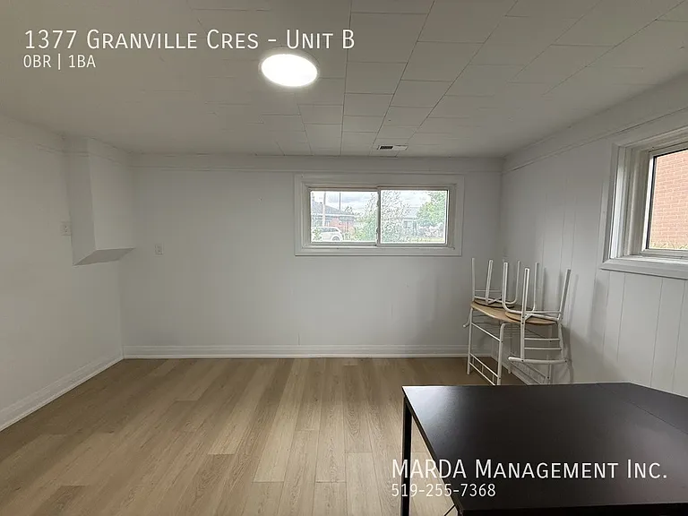 1377 Granville Cres #B — Photo 8