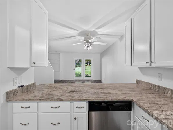132 Colony Dr, Arden, NC 28704