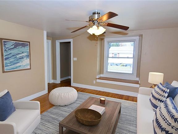 3rd image of 21 Cornell Ave E