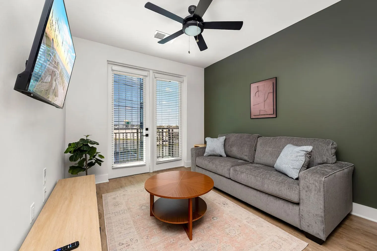 1 bed, 1.0 bath, 753 sqft, $4,419 — Photo 1