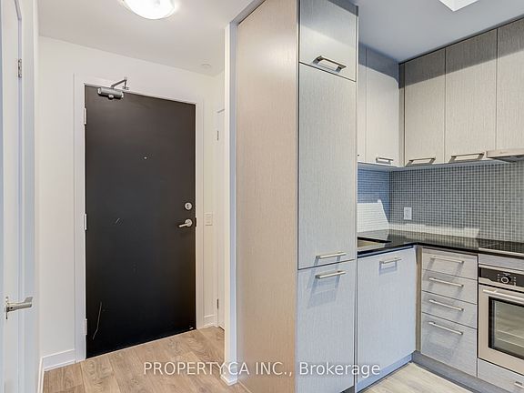 3rd image of 87 Peter St Unit 3715