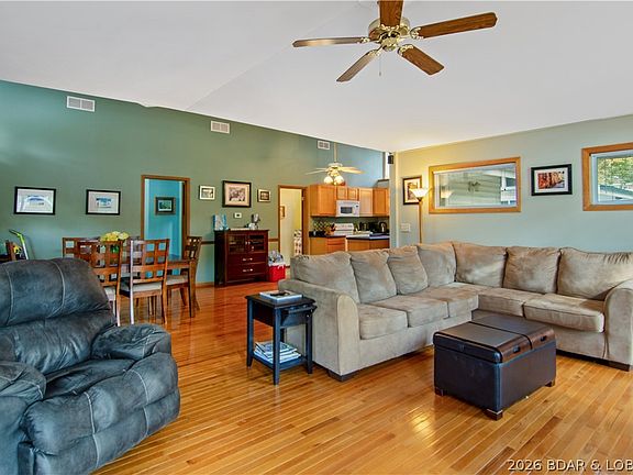 3rd image of 8 Walnut Ct