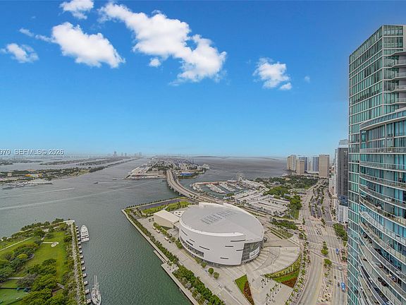 2nd image of 900 Biscayne Blvd APT 5203