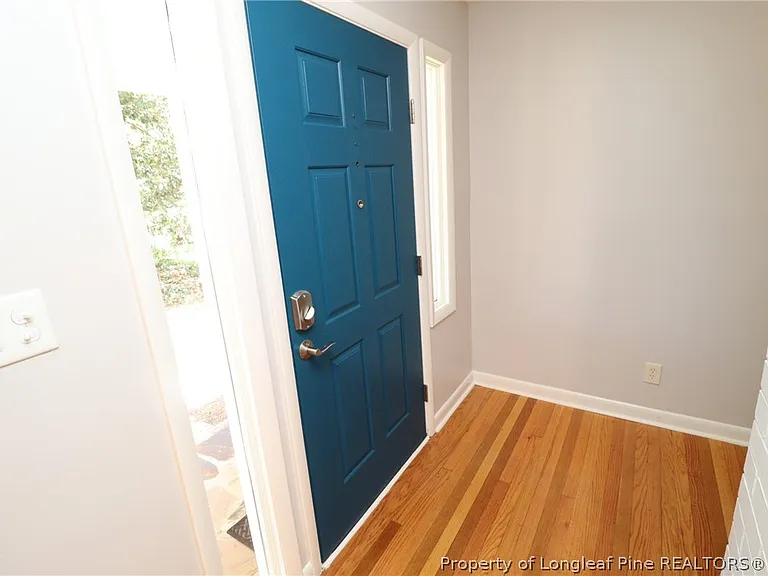 1009 Dogwood Ln — Photo 2