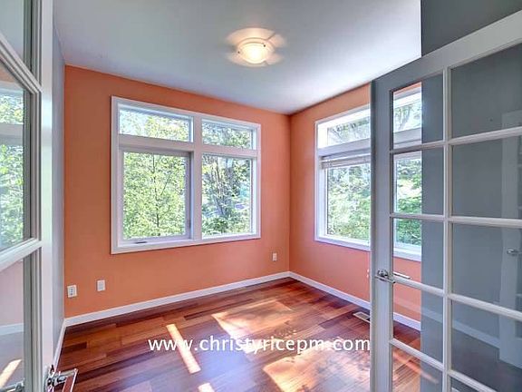 4th image of 351 Slater St S