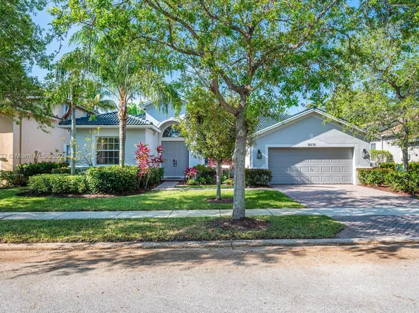 19276 N Hibiscus St, Weston, FL 33332