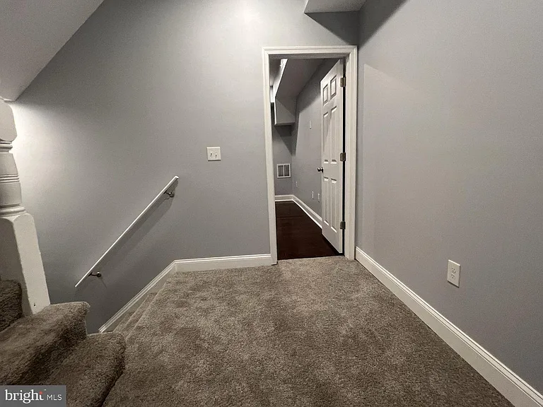 1607 E Biddle St — Photo 10