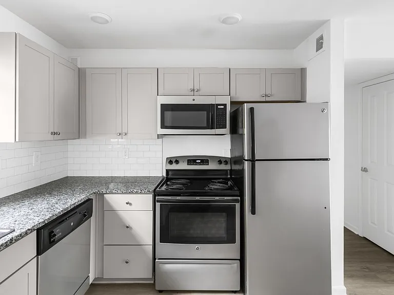 Flats on 15th — Photo 28