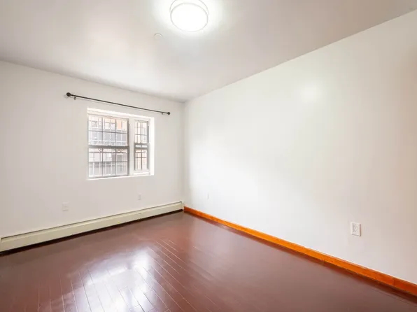 132-36 Pople Avenue image 7 of 19