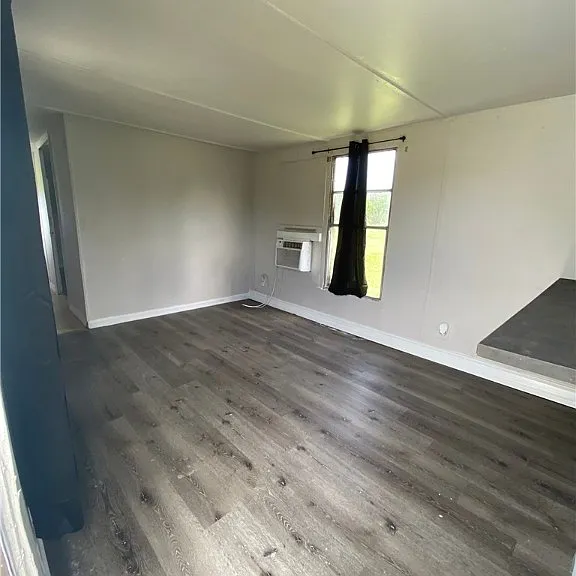 8086 Heck Dr #6 — Photo 3
