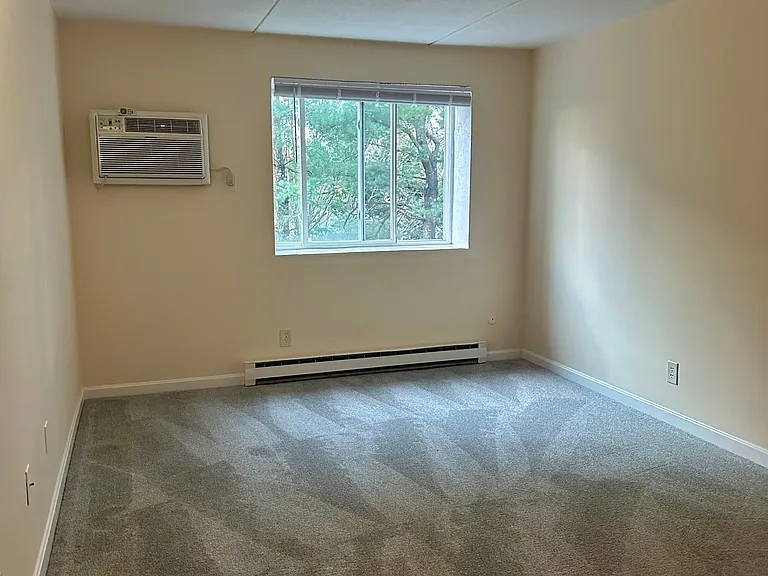 60 Nicholas Rd #6 — Photo 7