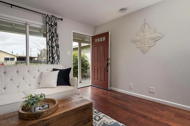 3 bed, 1010 sqft, $5,500 — Photo 3