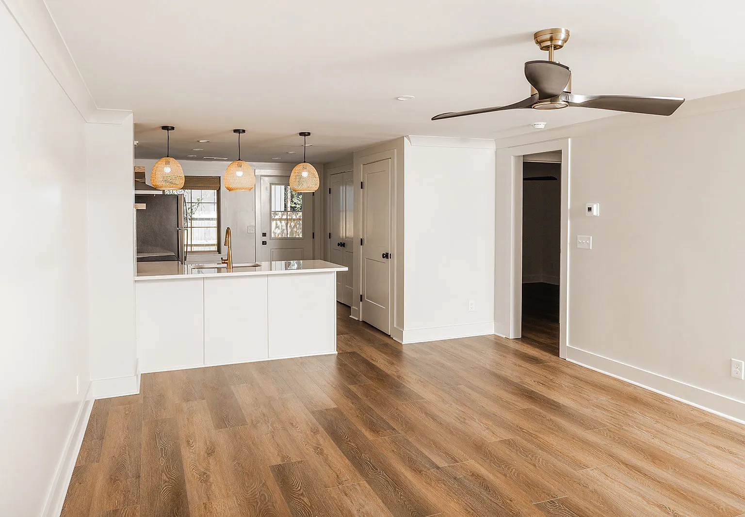2 bed, 1000 sqft, $2,800 — Photo 3