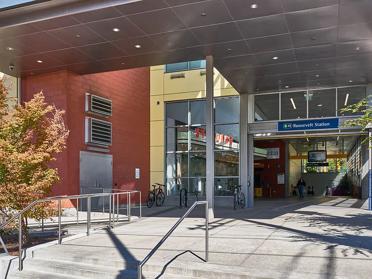 Close proximity to Roosevelt Station