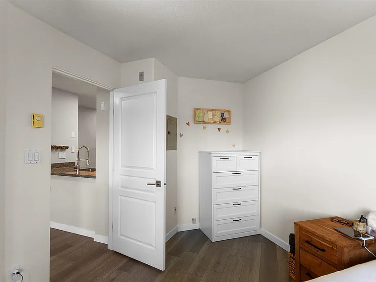 488 Kingsway #Penthouse 414 — Photo 17