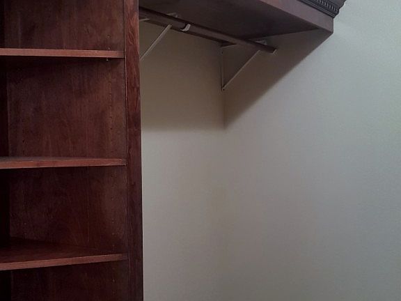 3rd image of 553 Greystone Cir