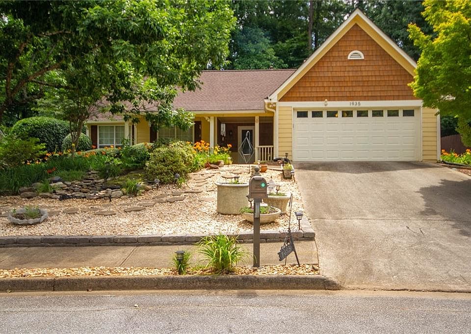 1st image of 1935 Keswick Place Dr
