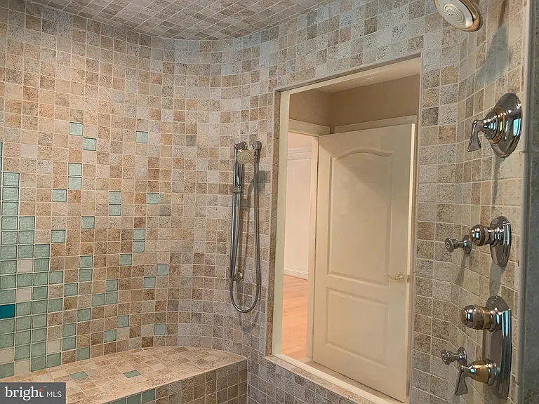 10701 Whispering Way — Photo 16