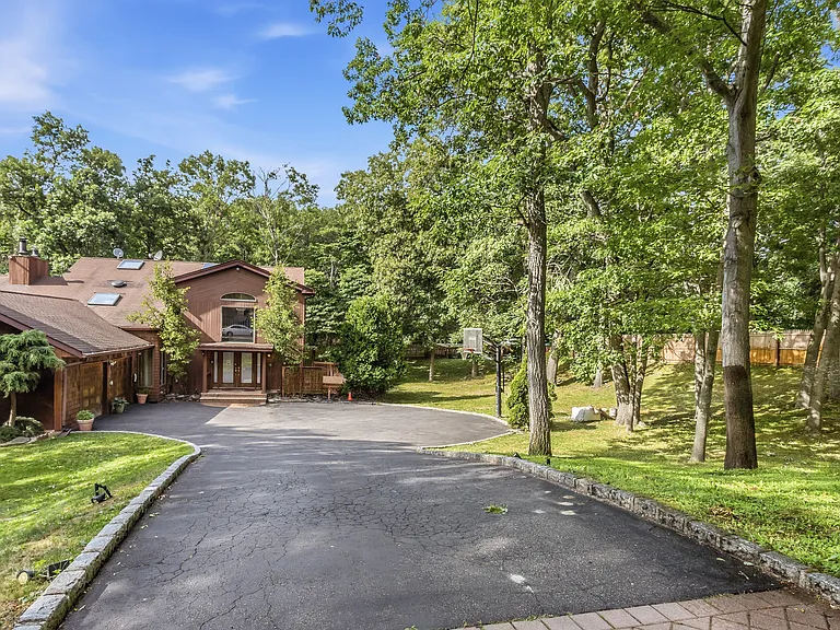 1 Brothers Ct — Photo 2